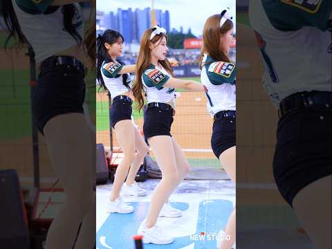 " 크앙 넘이쁘다 !!!  스누피그자체 인간스누피!!  250829 이예빈치어리더 직캠