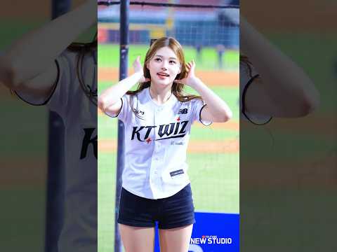 " 미모는 이미 리치 " 251107 이예빈 치어리더 직캠