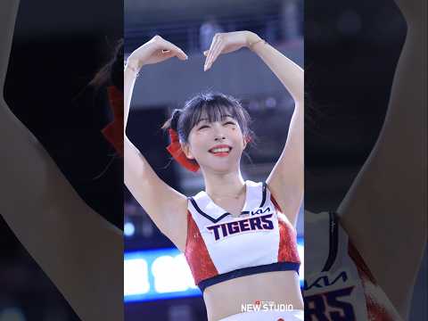 " 호수비에 찐텐 나와버린 치어리더 " 250917 천소윤 치어리더 직캠