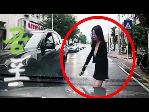 도로위에 갑자기 나타난 미스테리한 여자.. | 인터넷에 떠도는 무서운 영상 101 - 귀신 -