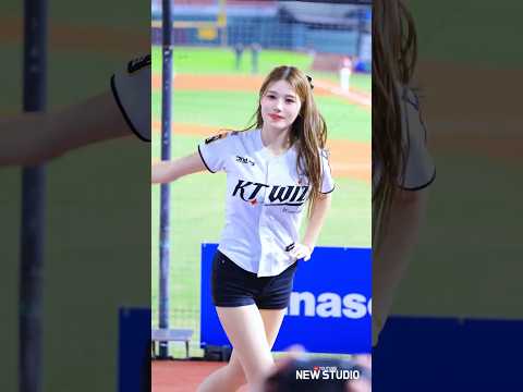 " 대만팬 어마 어마 하게 많은!!! 인기녀 이예빈 치어리더 직캠 " 251107