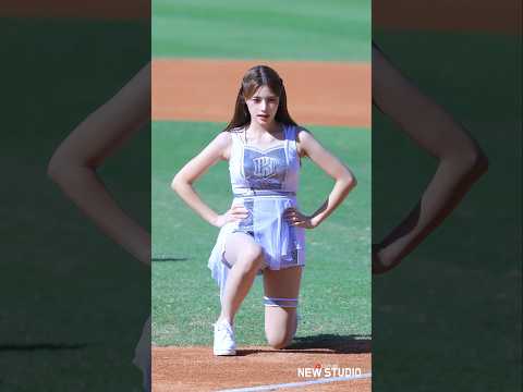 " 눈은 못뜨겠고 ㅠㅠ 몸은 휘청... 연약한 예삐.. " 251109 이예빈 치어리더 직캠