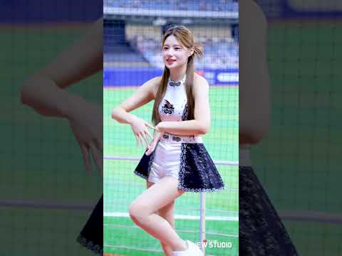 " 예삐 이쁘면 손들어!!!!!!!!!!!!! "  250817 이예빈 치어리더 핸즈업 직캠