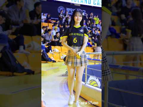 " 콕! " 장난치는게 너무 귀엽다 251104 정설아 치어리더 직캠