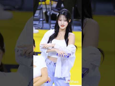 " 이쁜애한테 빼빼로 받으실분? " 251111정설아치어리더