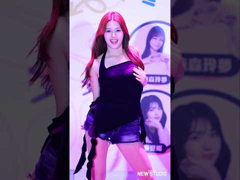 " 미모에 치인다... 대만도 인정하는 미친 미모 " 251102 이예빈 치어리더 직캠