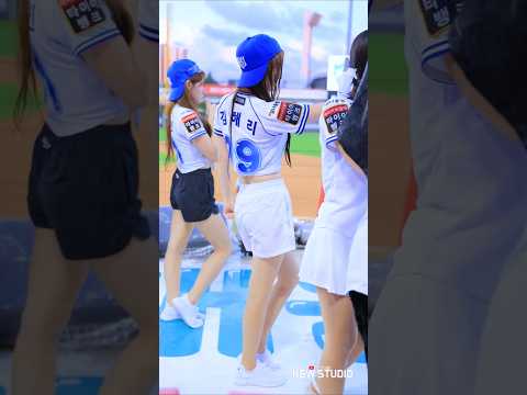 센터에서 창시자 폼 보여주기 250819 김해리치어리더 직캠