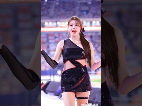 " 블랙이 잘어울리는 그녀 " 250904 이예빈치어리더 직캠