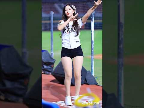 " 신급허벅지 찌나뇽 아웃송 직캠 " 251107 김진아 치어리더 직캠