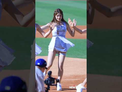 " 춤선도 이쁘네.. 애는 뭐 다 이쁘냐 " 251109 이예빈 치어리더 직캠