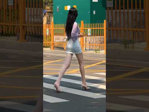 Asian Beauty | Silhouette Walk