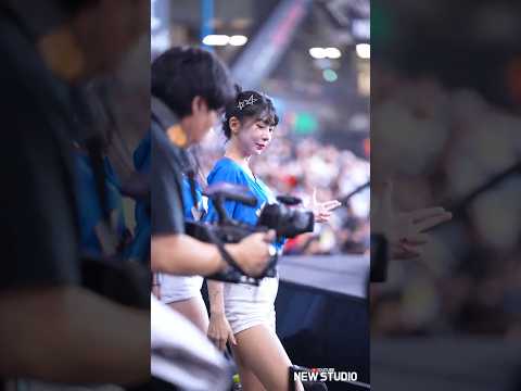 " 아웃송 여신!! 같이찍어요 감독님!!! ㅠㅠ......... " https://bbs.opparadise.com/data/apms/video/youtube/rpvBB_QnU3M.jpg " 아웃송 여신!! 같이찍어요 감독님!!! ㅠㅠ......... "