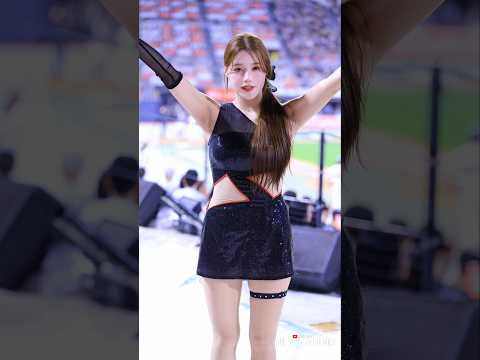 " 이런 얼굴로 살면 인생이 착하겠지...." 250904 이예빈치어리더 직캠