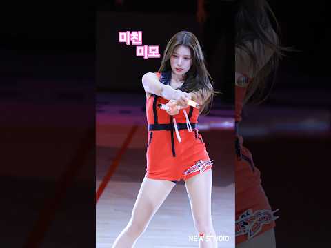 " 오프닝 시선강탈 미모!!! " 251018 이예빈 치어리더 직캠